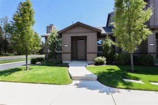 611 Peak View Pl, Bend, OR 97702-9358