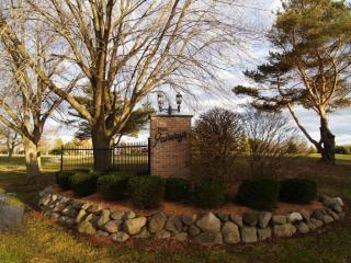 12617 Saint Anne Ln, Thiensville, WI 53092-2232