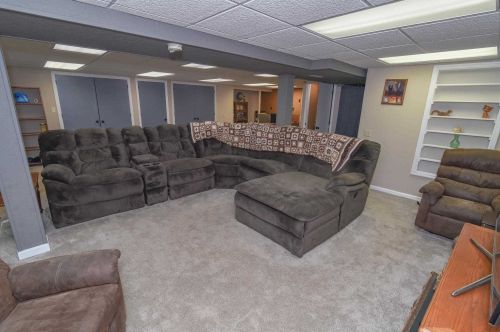 8883 Valley Circle Dr, Florence KY  41042-9523 exterior