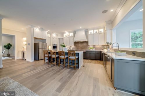 6580 Brooks Pl, Falls Church VA  22044-1105 exterior