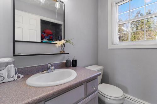 12 Byrne Rd, Northwood NH  03261-3239 exterior