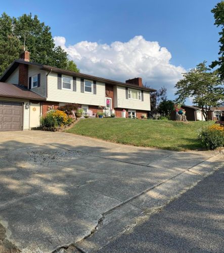 301 Sheridan Pl, Somerset, OH 43783-9675