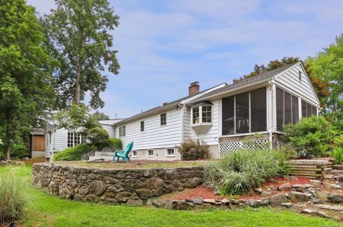 2837 Hickory St, Yorktown Hgts NY  10598-2729 exterior