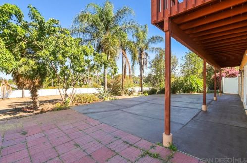 1171 Sunset Dr, Vista CA  92081-7407 exterior