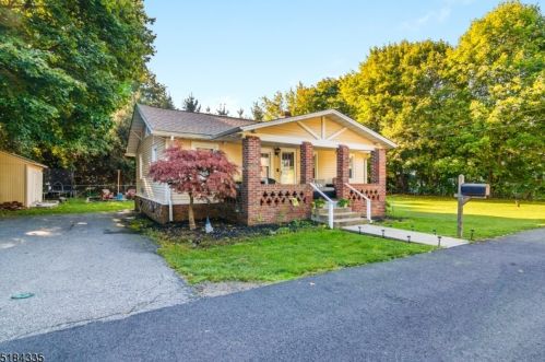 16 Stonewald Ct, Mount Olive, NJ 07828-2122