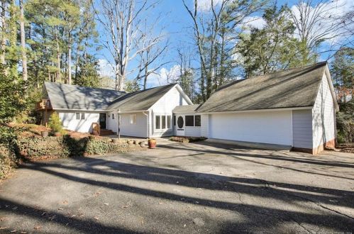 52 Indian Trl, Sanford, NC 27332-8384