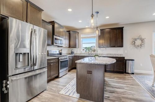 1713 Crestwood Rd, West Bend, WI 53095-9857