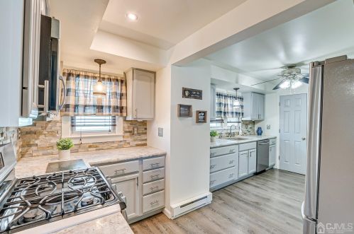 20 Lillian Ter, Woodbridge NJ  07095-3322 exterior