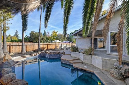 8437 Juglans Dr, Citrus Heights CA  95662-3048 exterior