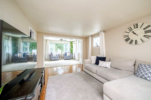 3500 Rose Dr, Glenshaw, PA 15116-1332