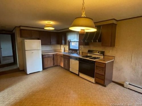 2 Pasture Ln, Bloomfield, CT 06002-2869