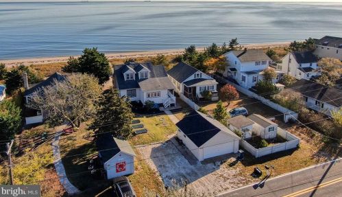 425 Bay Ave, Slaughter Beach DE  19963-4913 exterior