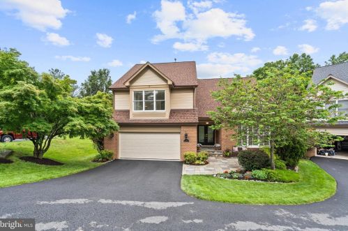 7525 Walnut Hill Ln, Falls Church, VA 22042-3541