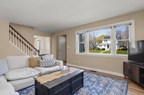 65 Bon Air Ave, Stamford, CT 06907-2305
