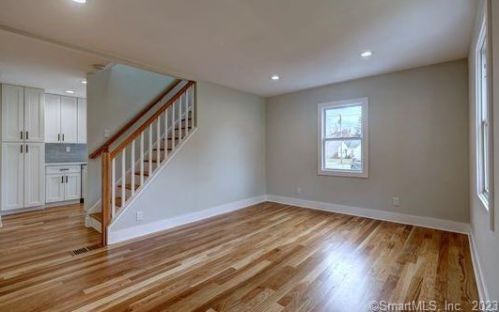 242 Meadowside Rd, Milford CT  06460-4528 exterior