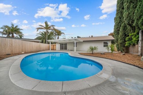3516 Las Vegas Dr, Oceanside, CA 92054-3814