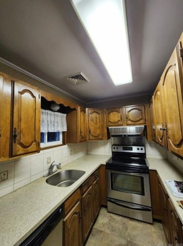 45 Norman St, Waterford CT  06385-2330 exterior