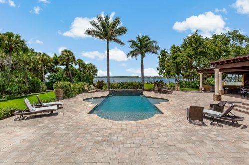 8334 37th Ave, Saint Petersburg, FL 33710-1028