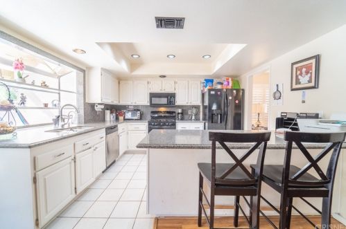 29000 Gladiolus Dr, Santa Clarita CA  91387-1828 exterior