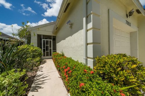 7853 Mansfield Hollow Rd, Delray Beach, FL 33446-3318