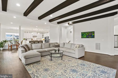 10244 Forest Lake Dr, Great Falls VA  22066-3609 exterior