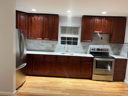 237 Oak St, Copiague, NY 11726-3135