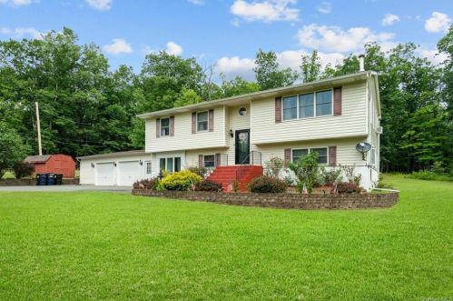 194 Mullock Rd, Middletown, NY 10940-8704