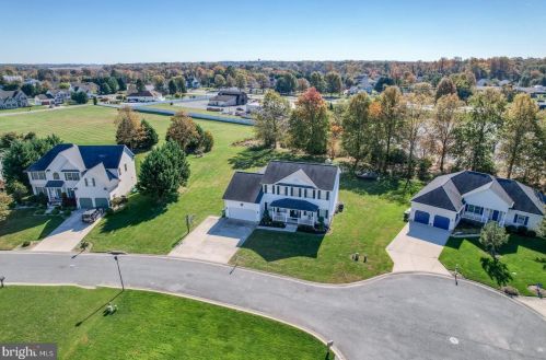 411 Mannering Dr, Dover DE  19901-5409 exterior