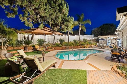 2211 Vista Grande Dr, Vista, CA 92084-2734