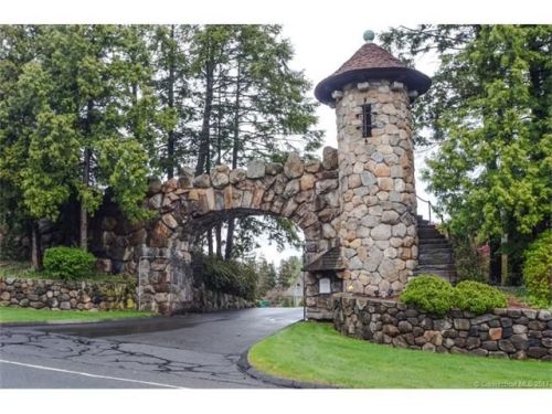 4 Shibah Dr, Bloomfield, CT 06002-1527