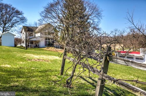 210 Hoernerstown Rd, Hummelstown PA  17036-9503 exterior