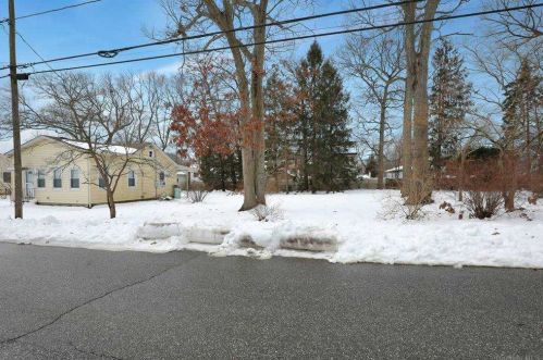 46 Olive St, Lake Grove NY  11755-3108 exterior