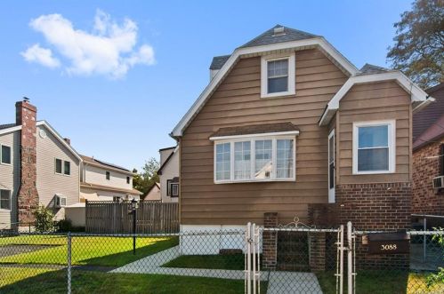3088 Mitchell Pl, Bronx, NY 10465-4116