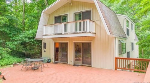 662 Hill Rd, Stamford, CT 06902-1432