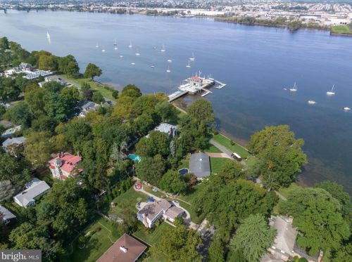 116 Howard St, Riverton NJ  08077-1328 exterior