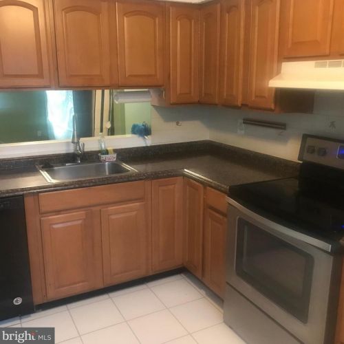 8424 Lazy Creek Ct, Springfield VA  22153-3840 exterior