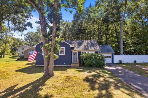52 Tennyson Ave, North Haven, CT 06473-2716
