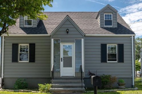 751 Clark St, Bridgeport, CT 06606-3252