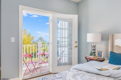 102 Quarry Dr, West Paterson NJ  07424-4255 exterior