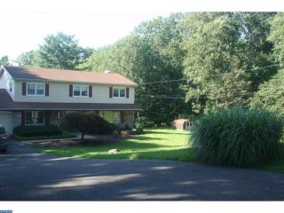 92 Pine Valley Rd, Gardenville, PA