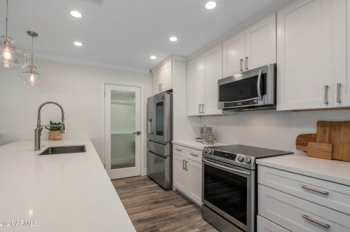 8649 Plz Ave, Scottsdale AZ 85250-6706 exterior