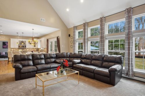 8 Raffaella Dr, Eastport NY  11941-1446 exterior