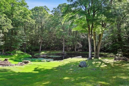 118 Oscawana Lake Rd, Tompkins Corners NY  10579-3014 exterior