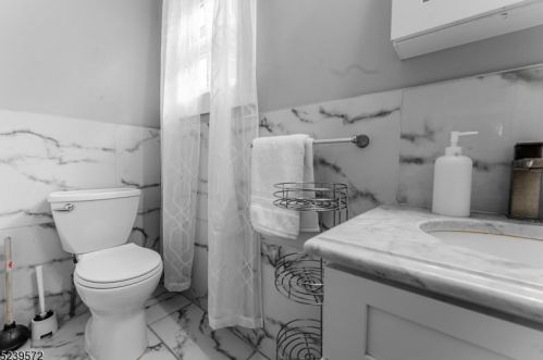 222 Maple Ave, East Orange NJ  07017-4504 exterior