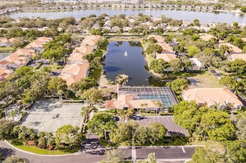 7616 Oleander Gate Dr, Naples FL  34109-0634 exterior