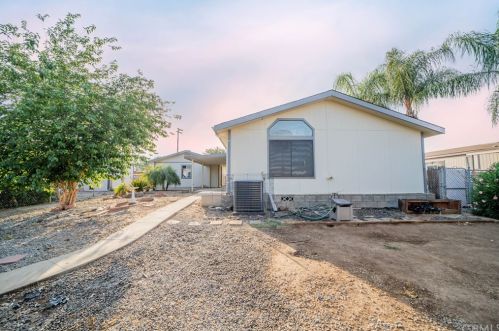31768 Via Cordova, Lake Elsinore CA  92530-7961 exterior
