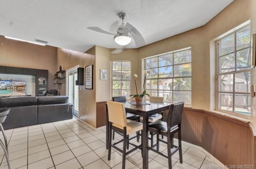 955 203 Ave, Hollywood FL  33029-3440 exterior