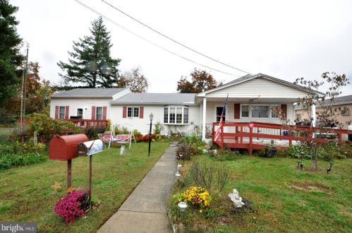 1900 Adams St, Riverton, NJ 08077-2803