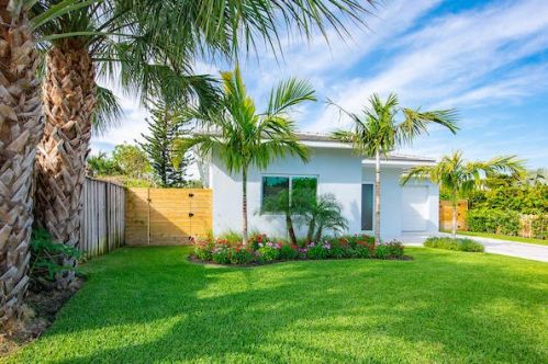 450 Juno Ln, West Palm Beach, FL 33408-2009