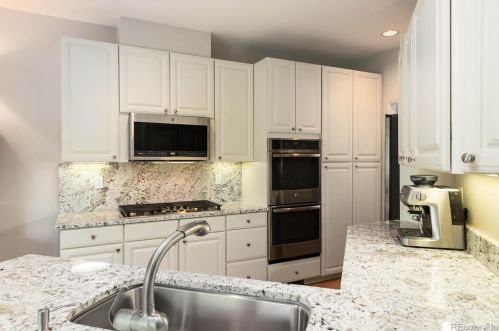 387 Ogden St, Denver CO 80205-5137 exterior